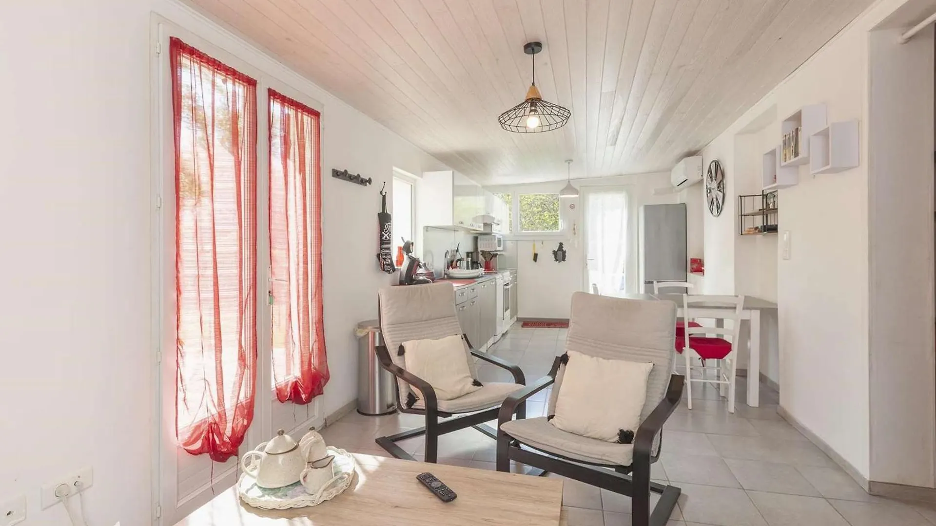 Appartement T3 climatisé avec parking et WiFi, proche des Thermes - FR-1-841-58 Cazaubon 公寓